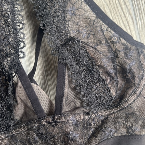 Victorias Secret Women’s Black Lace Halter Bralette Size Large - Picture 2 of 5
